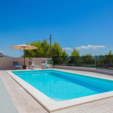 Zarello With Private Pool Next To The Sea