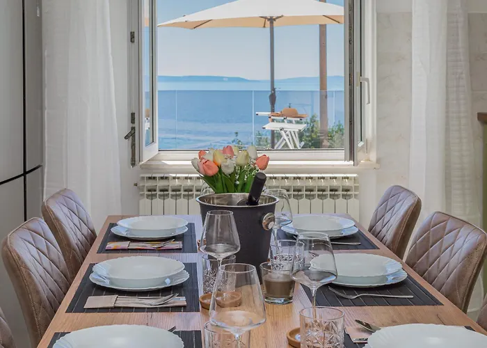 Zarello With Private Pool Next To The Sea 스플리트
