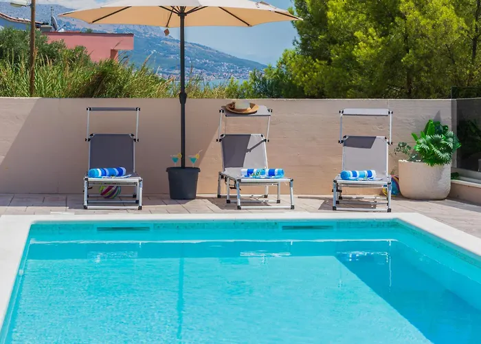 펜션 Zarello With Private Pool Next To The Sea 스플리트