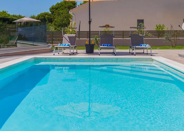 펜션 Zarello With Private Pool Next To The Sea