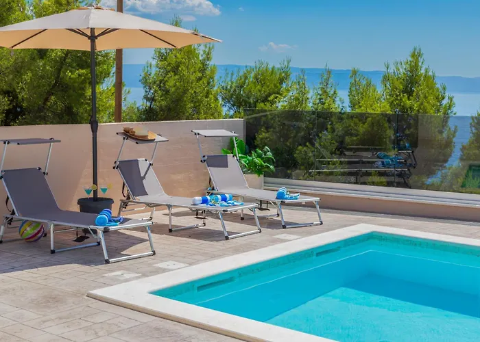 Zarello With Private Pool Next To The Sea 펜션 스플리트