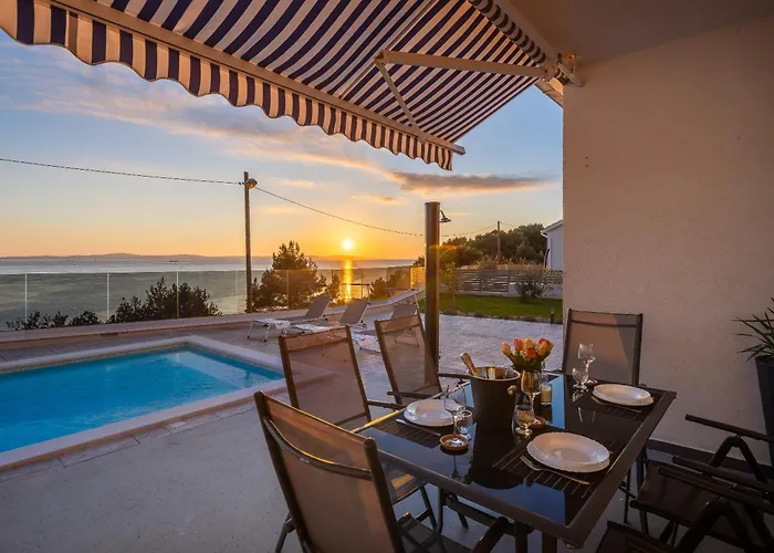 Zarello With Private Pool Next To The Sea 펜션 *