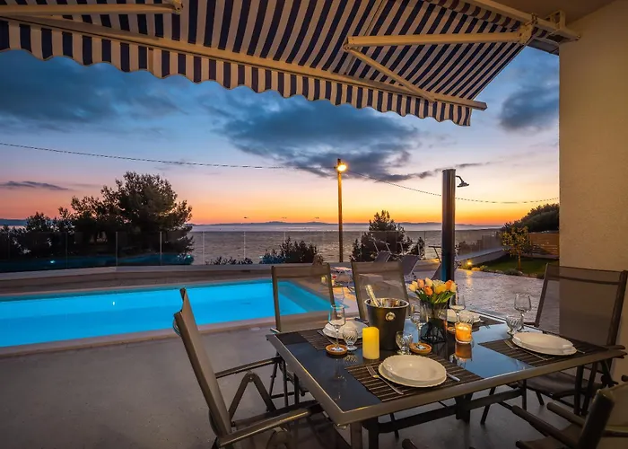 Zarello With Private Pool Next To The Sea 펜션 스플리트