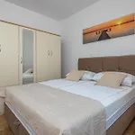 Zarello With Private Pool Next To The Sea * Σπλιτ