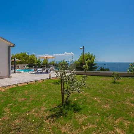بيت للعطل Zarello With Private Pool Next To The Sea *