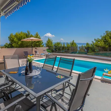 بيت للعطل Zarello With Private Pool Next To The Sea سبليت