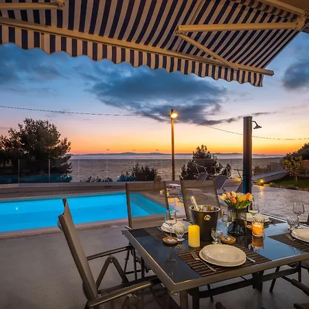 Zarello With Private Pool Next To The Sea بيت للعطل سبليت