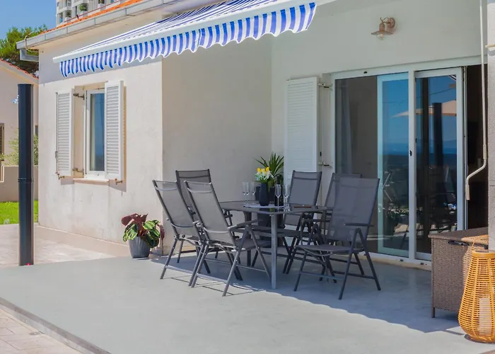 Zarello With Private Pool Next To The Sea * Split