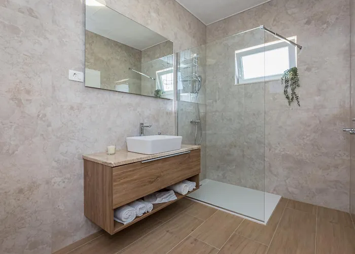 Zarello With Private Pool Next To The Sea