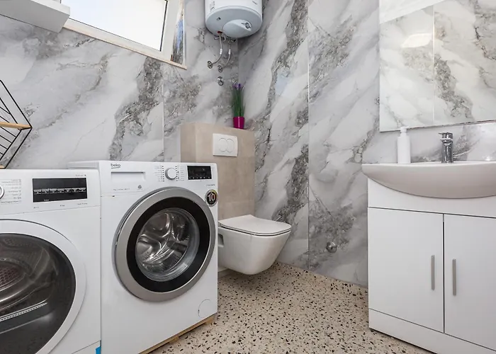 Zarello With Private Pool Next To The Sea Hébergement de vacances *