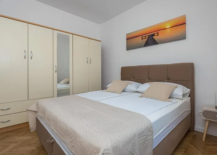 Zarello With Private Pool Next To The Sea * Split