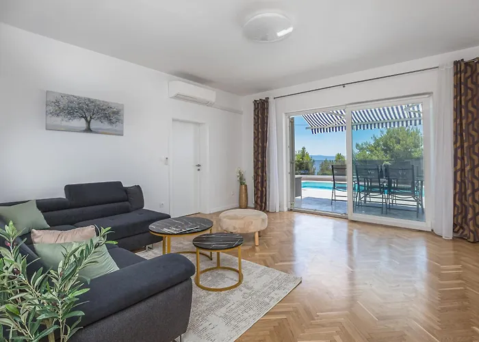 Zarello With Private Pool Next To The Sea Hébergement de vacances *