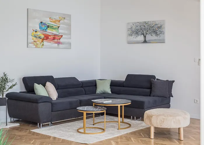 Zarello With Private Pool Next To The Sea Hébergement de vacances *