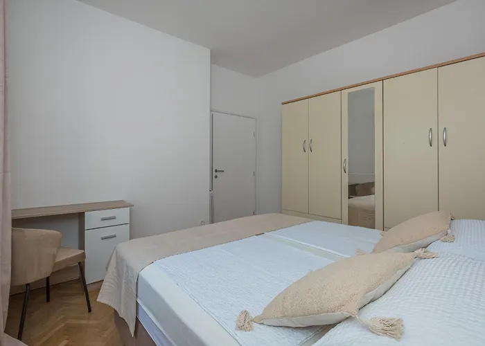 Hébergement de vacances Zarello With Private Pool Next To The Sea Split