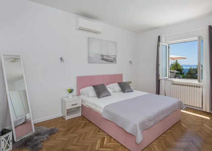 Zarello With Private Pool Next To The Sea