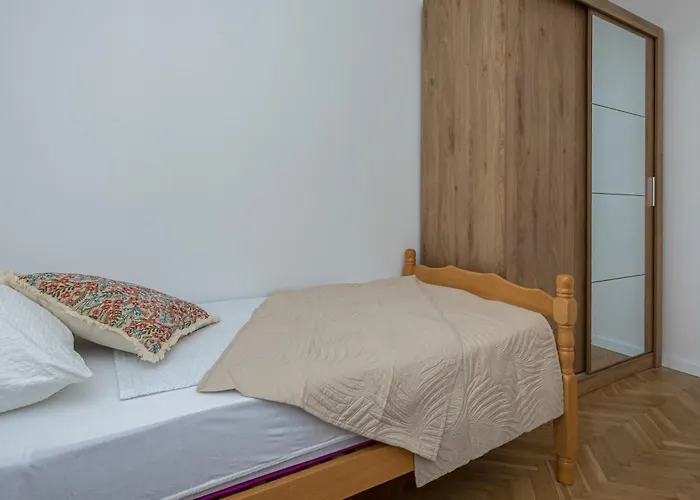 Zarello With Private Pool Next To The Sea Hébergement de vacances Split