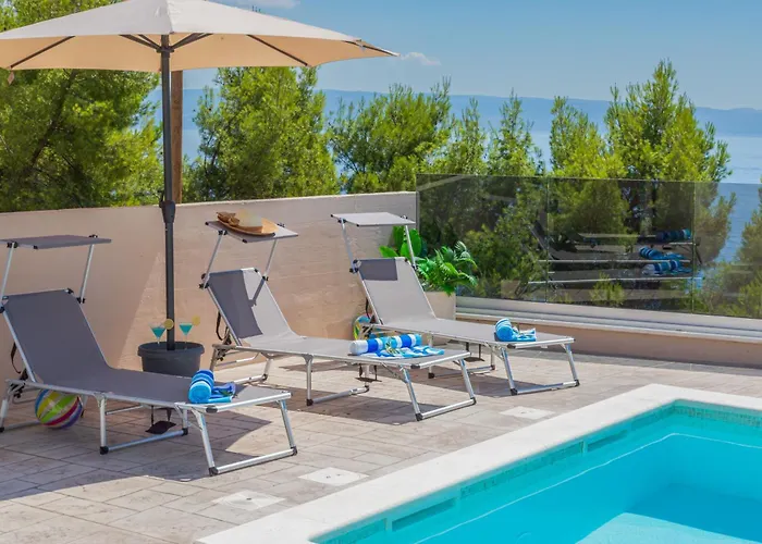 Zarello With Private Pool Next To The Sea Split