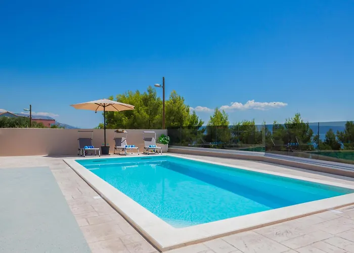 Zarello With Private Pool Next To The Sea