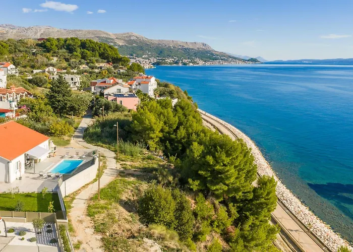 Zarello With Private Pool Next To The Sea * Split