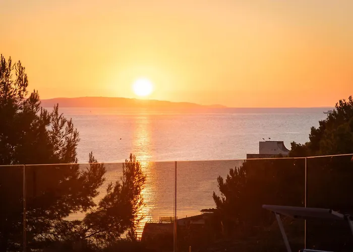 Zarello With Private Pool Next To The Sea Hébergement de vacances *