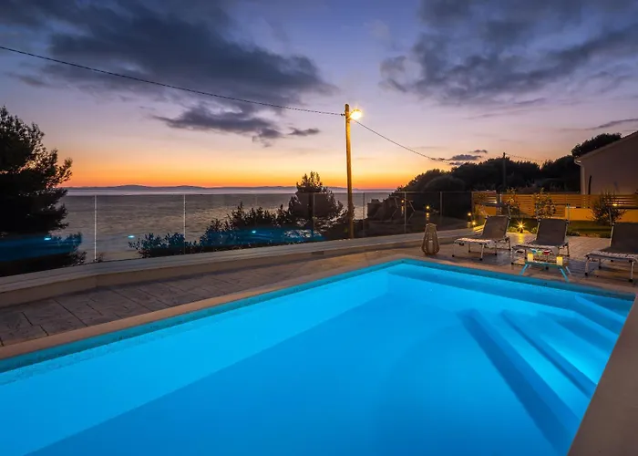 Hébergement de vacances Zarello With Private Pool Next To The Sea *