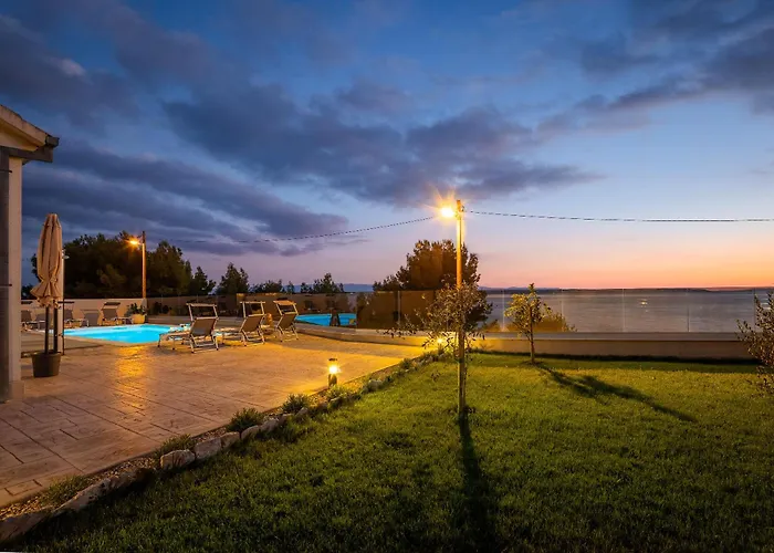 Hébergement de vacances Zarello With Private Pool Next To The Sea *