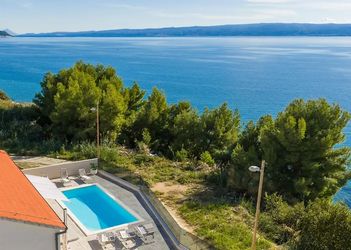 Zarello With Private Pool Next To The Sea * Split